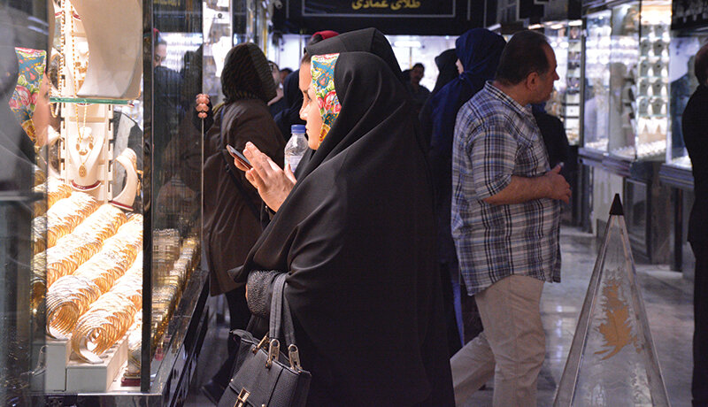 قیمتها در بازار طلا و سکه لرزید/ قیمت دلار فرو ریخت/ مقصد بعدی قیمتها کجاست؟ 1 قیمتها در بازار طلا و سکه لرزید/ قیمت دلار فرو ریخت/ مقصد بعدی قیمتها کجاست؟