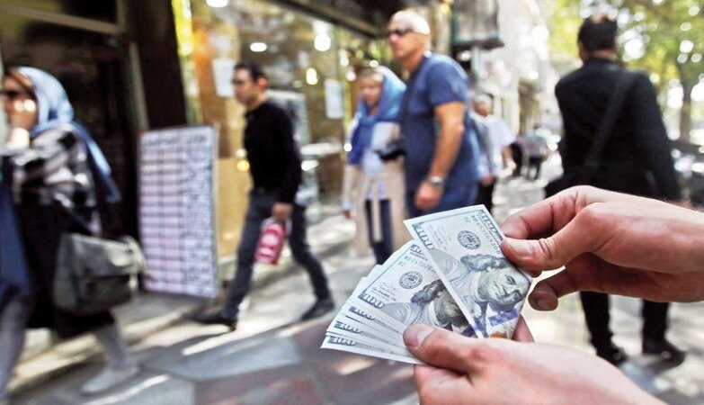 ۴ علت اصلی افزایش قیمت دلار/ نقشه بانک مرکزی برای جنگ با بحران ارزی 1 ۴ علت اصلی افزایش قیمت دلار/ نقشه بانک مرکزی برای جنگ با بحران ارزی