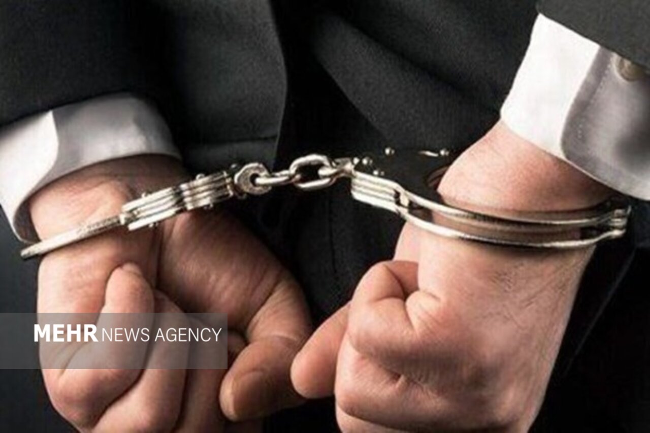 ارازل اوباش حامل شیشه در سمنان دستگیر شد 1 ارازل اوباش حامل شیشه در سمنان دستگیر شد
