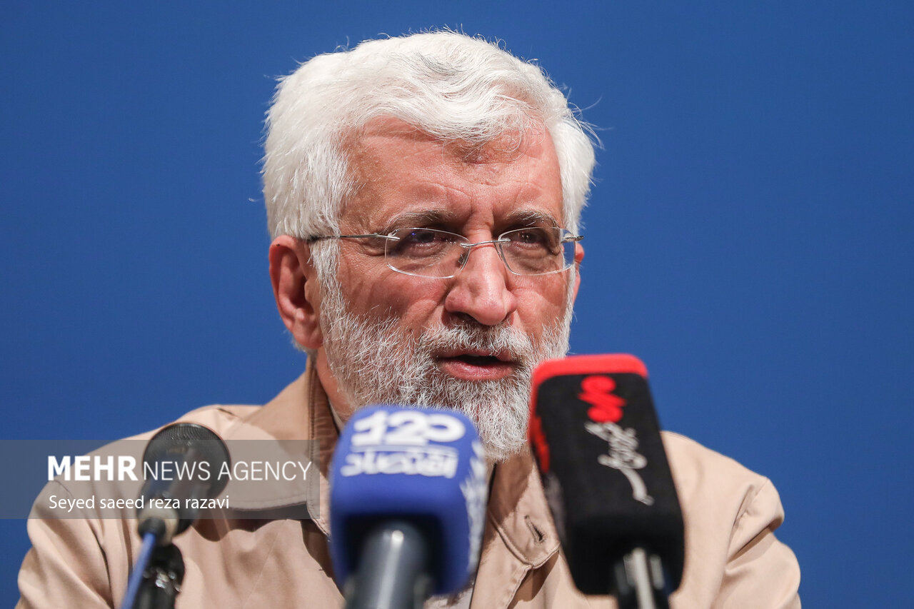 جلیلی: نسبت آمریکا و رژیم صهیونیستی نسبت یک قرارگاه و پادگان است 1 جلیلی: نسبت آمریکا و رژیم صهیونیستی نسبت یک قرارگاه و پادگان است