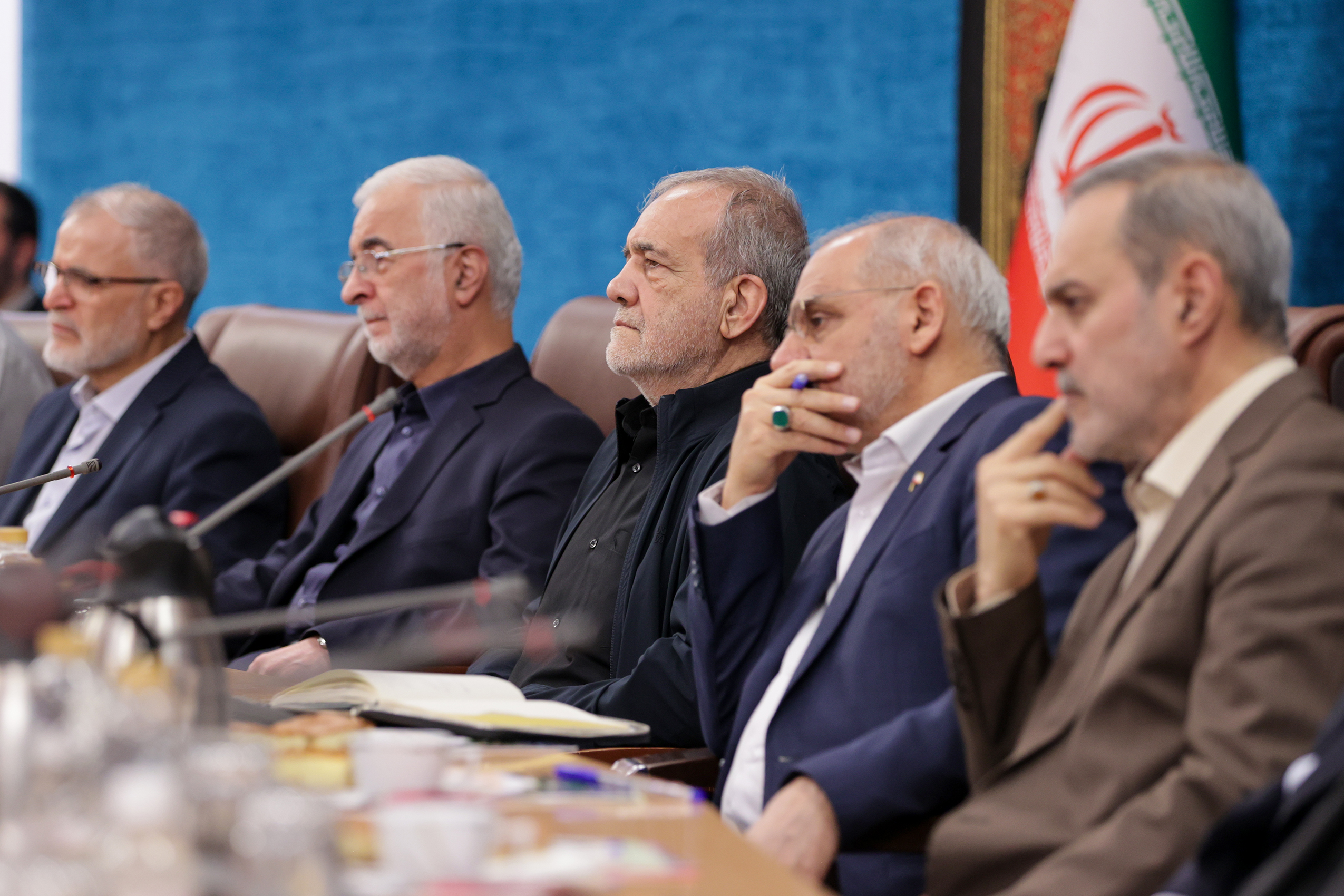 پزشکیان: تفویض اختیار به استانداران را رها نمیکنیم 3 پزشکیان: تفویض اختیار به استانداران را رها نمیکنیم
