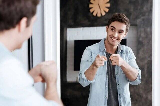 آیا صحبت کردن با خود طبیعی است؟ 1 آیا صحبت کردن با خود طبیعی است؟