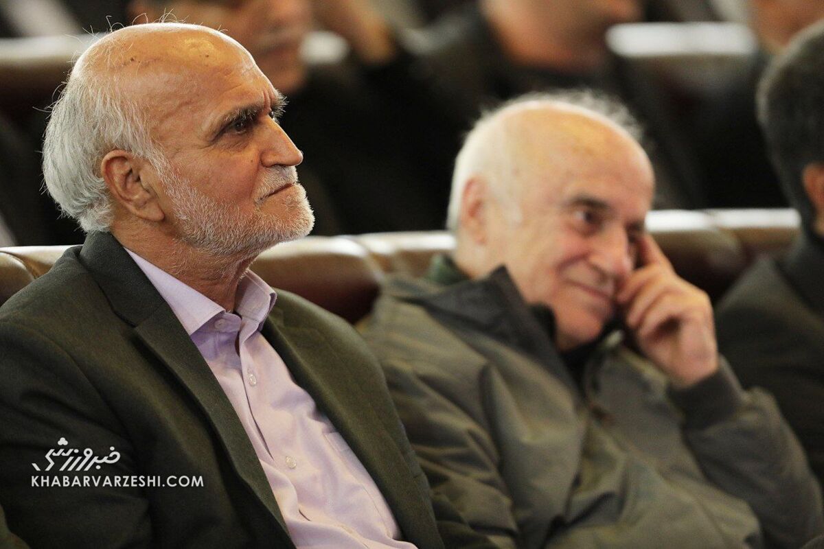 در بازداشتگاه برای بازیکنان پرسپولیس ساندویچ خریدم!/ رفتار دو بازیکن مشهور استقلال در دربی غیر عادی بود! 1 در بازداشتگاه برای بازیکنان پرسپولیس ساندویچ خریدم!/ رفتار دو بازیکن مشهور استقلال در دربی غیر عادی بود!